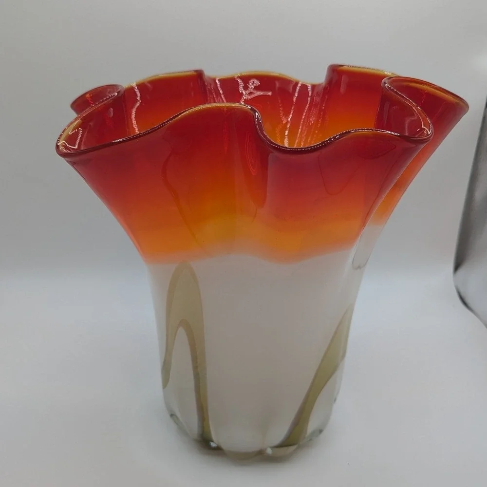 Jarek Kozlowsky Collection Hand Blown Art Glass Vase‎ Ruffled Rim Made in Poland